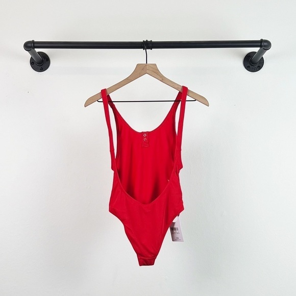NWT Charlie Holiday Badlands Ribbed Scoop Back One Piece Swimsuit In Red - Picture 6 of 7